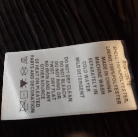 Lindi black gold jacket - Picture 2 of 6